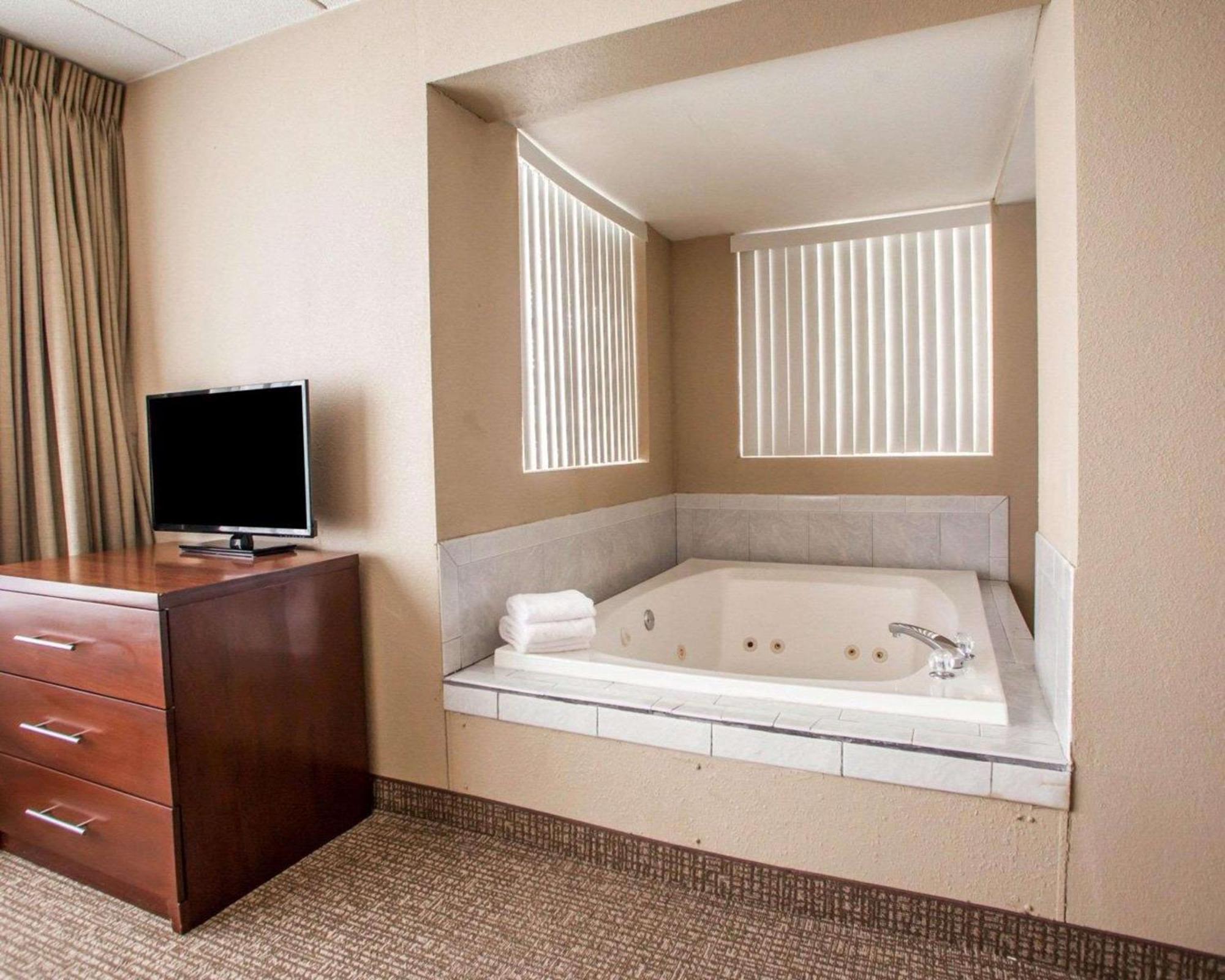 Quality Inn & Suites Orland Park - Chicago Ngoại thất bức ảnh